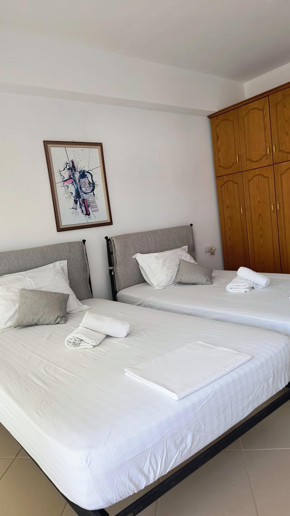 Polyxeni Apartments & Rooms Qeparo Luaran gambar