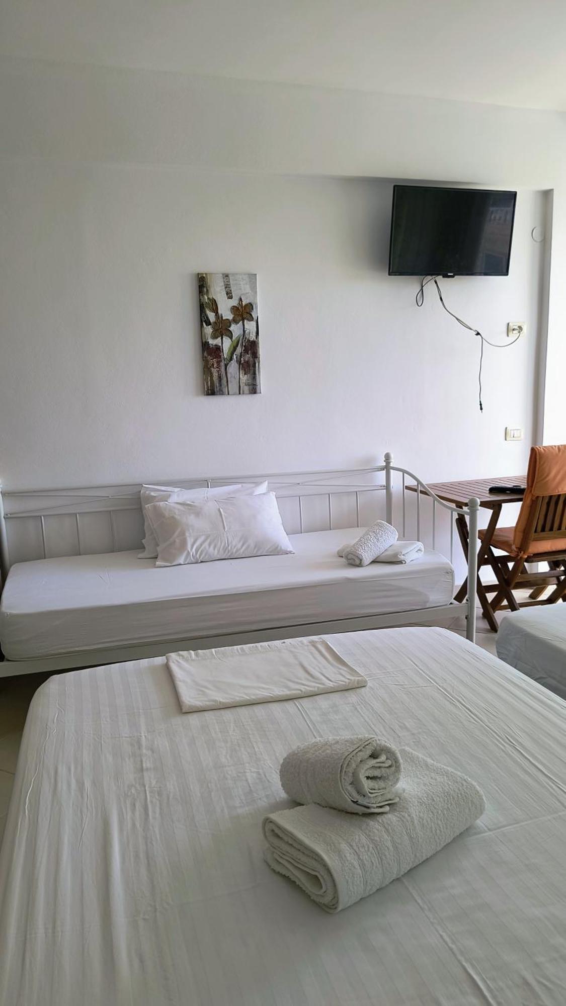 Polyxeni Apartments & Rooms Qeparo Luaran gambar