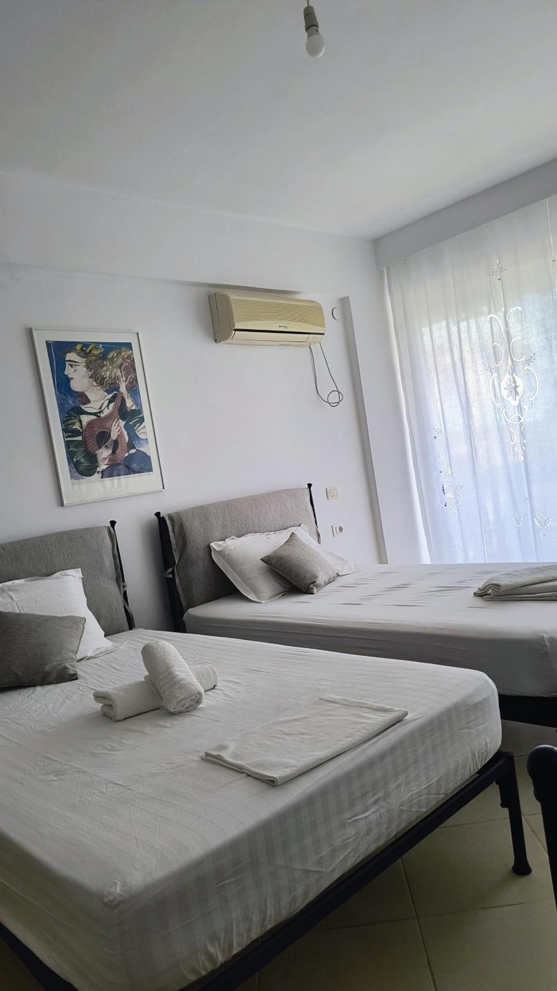 Polyxeni Apartments & Rooms Qeparo Luaran gambar