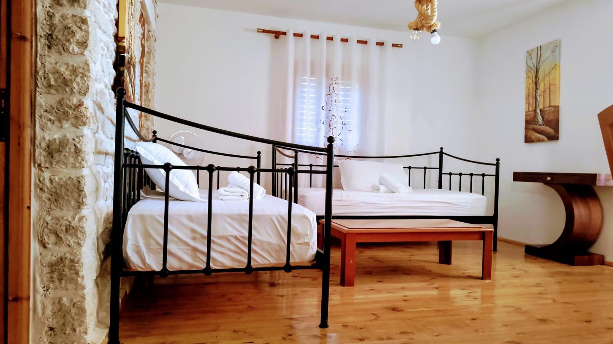 Polyxeni Apartments & Rooms Qeparo Luaran gambar