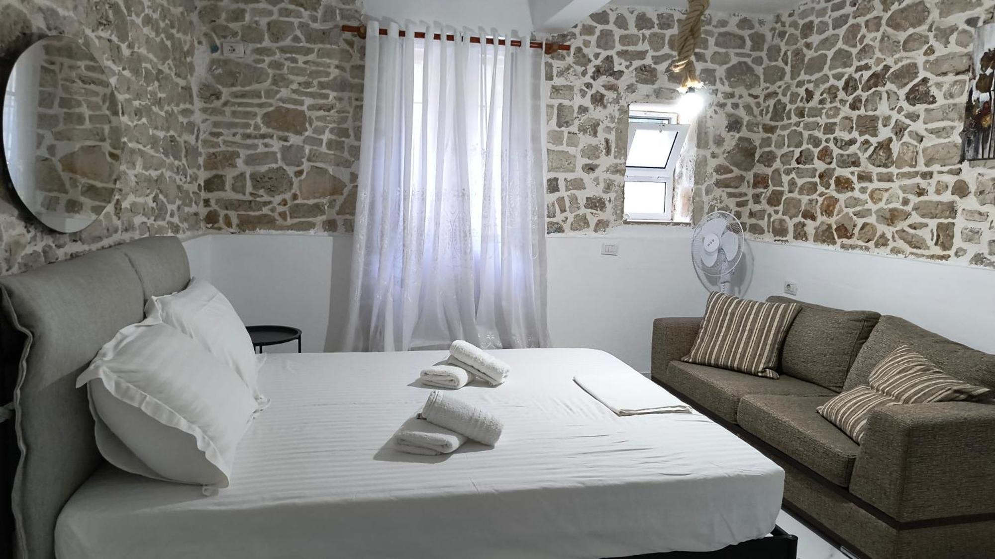 Polyxeni Apartments & Rooms Qeparo Luaran gambar