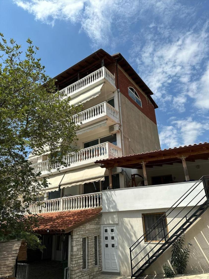 Polyxeni Apartments & Rooms Qeparo Luaran gambar